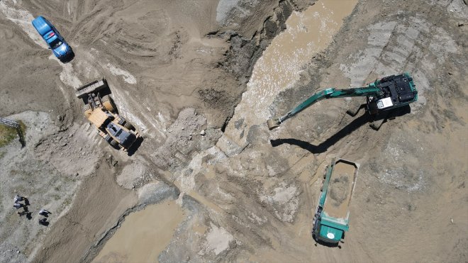 Erzincan'da ekipler yaşanan selin ardından çalışmalarını sürdürüyor