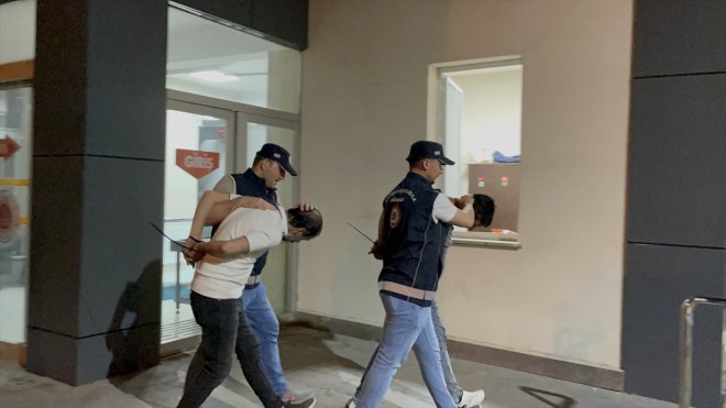 ERZİNCAN - Göçmen kaçakçılığı yaptıkları iddiasıyla yakalanan 2 zanlı tutuklandı1