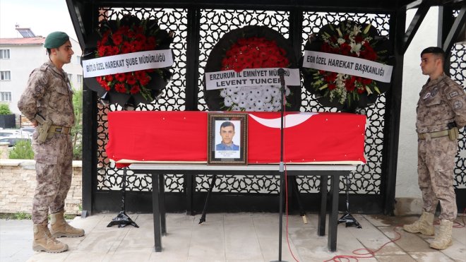 Bitlis'te trafik kazasında hayatını kaybeden polis memuru Erzurum'da defnedildi