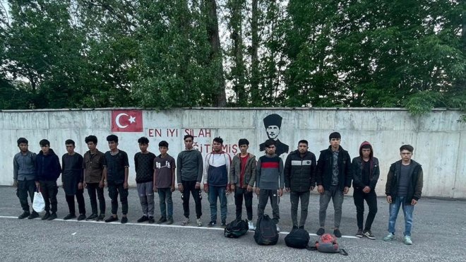 Erzurum'da 20 düzensiz göçmen yakalandı