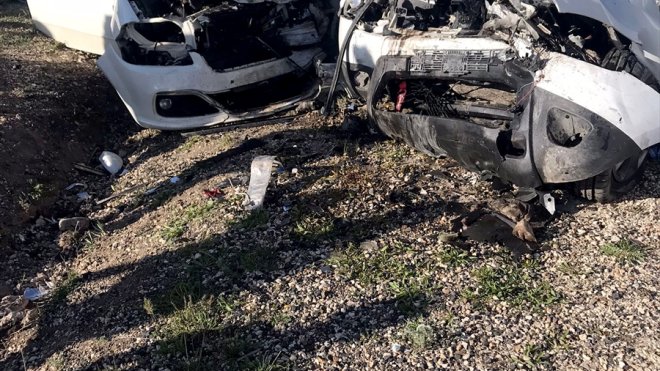 Erzurum'da iki otomobilin çarpıştığı kazada 5 kişi ağır yaralandı