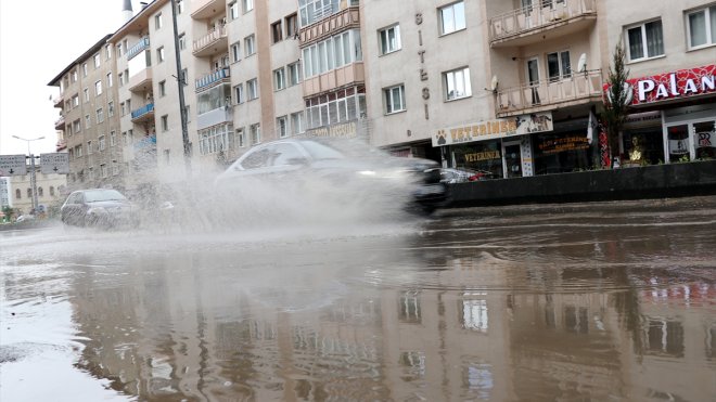 Erzurum'da sağanak ve dolu etkili oldu