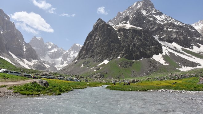 Doğaseverler Cilo buzullarına çıktı, Cennet Cehennem Vadisi'nde yürüdü
