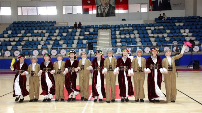 Hakkari'de Kulüpler Arası Halk Oyunları Yarışması düzenlendi