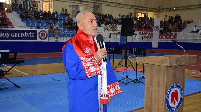 Hakkari Üniversitesinde mezuniyet töreni düzenlendi