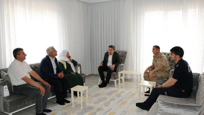 Hizan Kaymakamı Özçelik'ten aile ziyaretleri