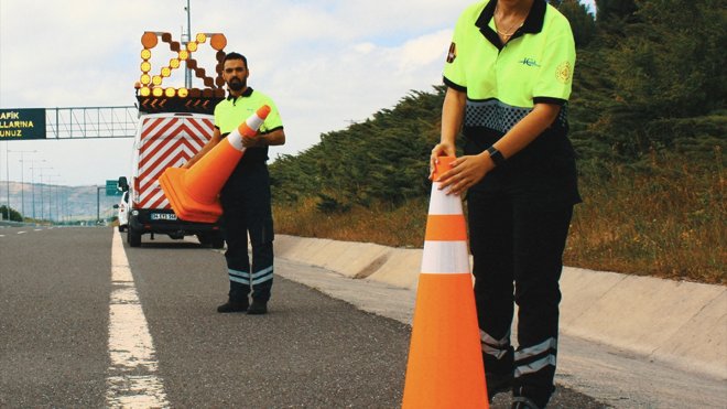 ICA'dan otoyol çalışanlarına karşı yol güvenliği uyarısı