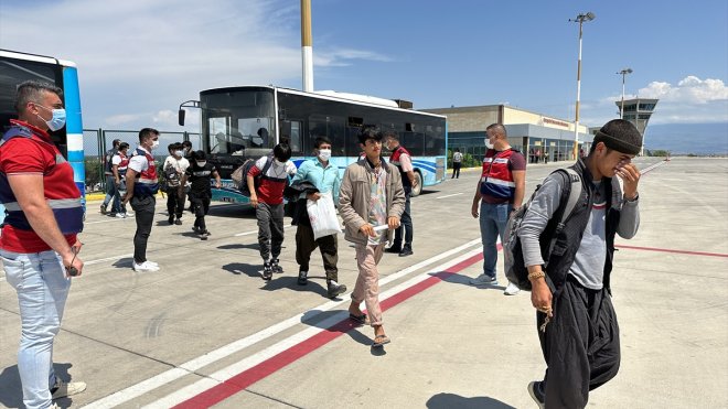 Iğdır'da 296 düzensiz göçmen sınır dışı edildi