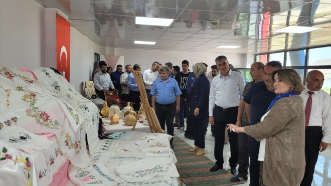 Kale'de El Emeği Göz Nuru Hayat Boyu Öğrenme Şenliği sergisi açıldı