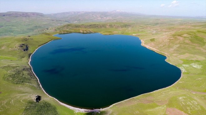 - 300 bin havadan 2 Gölü KARS Aygır görüntülendi rakımdaki 1