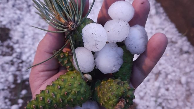 KARS - Dolu ve sağanak etkili oldu1