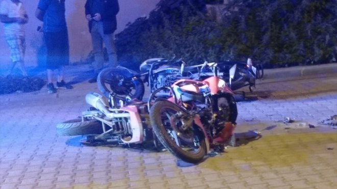 Kars'ta çarpışan iki motosikletin sürücüsü ağır yaralandı