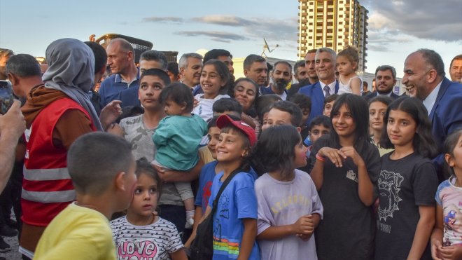 MALATYA - Bakan Bolat, konteyner kenti ziyaret etti1