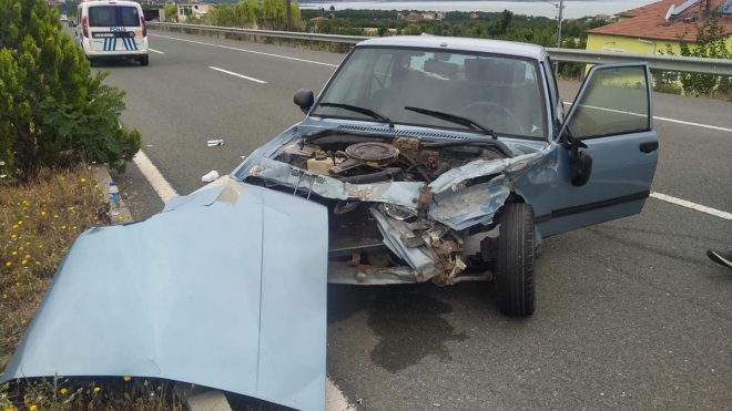 Malatya'da bariyerlere çarpan otomobilin sürücüsü yaralandı