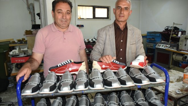 MALATYA - Depremzede ayakkabıcıdan 4 kıtaya bovling ayakkabısı ihracatı1
