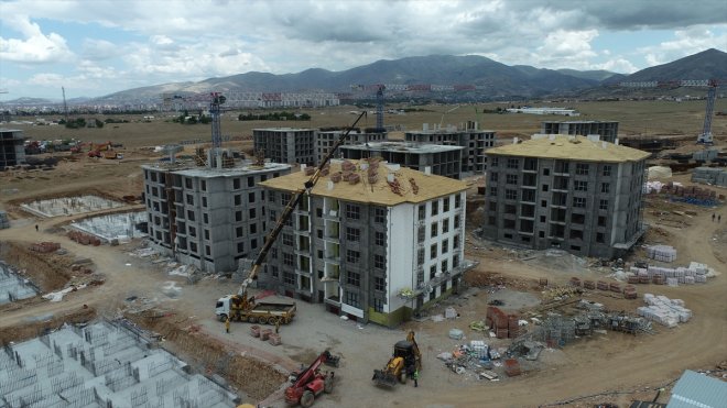 MALATYA - Depremzedeler için 757 blokta konutlar yükseliyor1