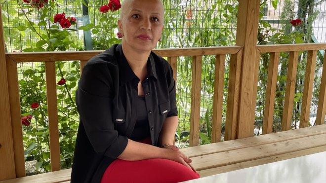 Kanser hastası okul müdürü öğrencileriyle moral buluyor