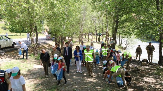 Munzur Vadisi Milli Parkı'nda çevre temizliği