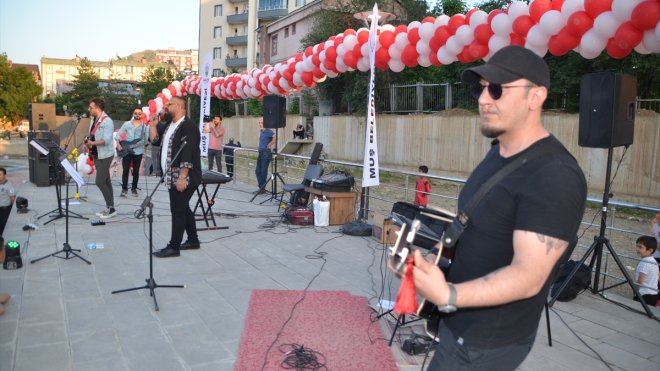 Muş Belediyesinden YKS'ye girecek öğrencilere moral konseri