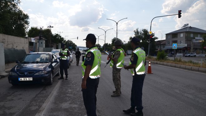 MUŞ - Jandarma ekipleri bayram denetimi yaptı1