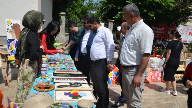 Muş'ta özel öğrencilerin yaptığı ürünler sergilendi