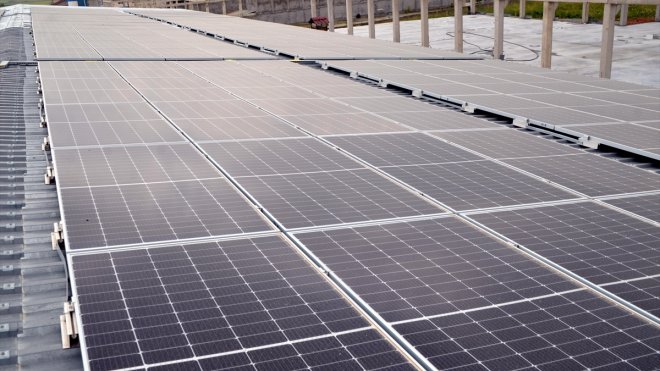 Muş'ta işletmeciler, fabrikaların çatısına kurdukları güneş panelleriyle elektrik üretiyor