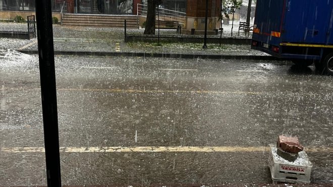 Pütürge'de dolu yağışı etkili oldu