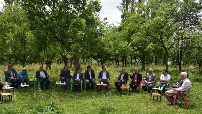 Şemdinli Kaymakamı Ateş vatandaşları ziyaret etti1