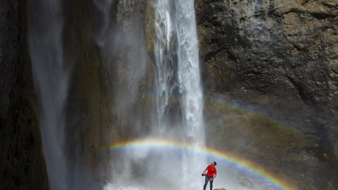 Yağışlarla debisi yükselen Kırkmerdiven Şelaleleri'ne doğa gezileri başladı