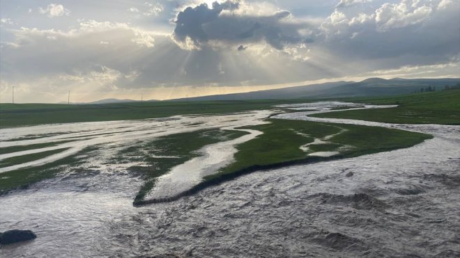 Kars'ta sağanak ve dolu etkili oldu