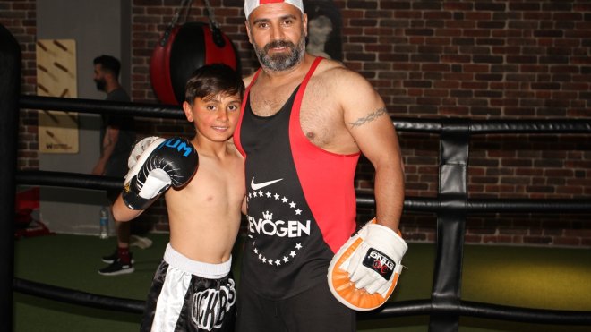 VAN - 9 yaşında dünya şampiyonu olan minik kick boksçu yeni hedefleri için ter döküyor1