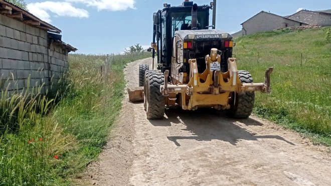 Van Büyükşehir Belediyesi kırsal bölgelerde yol çalışması yapıyor