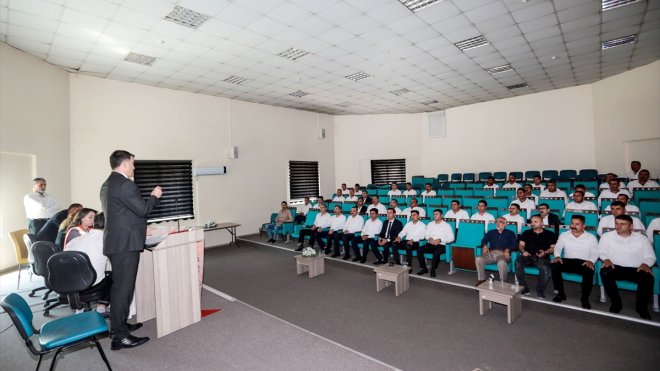 Van Büyükşehir Belediyesi'nden otobüs şoförlerine iş sağlığı ve güvenliği eğitimi