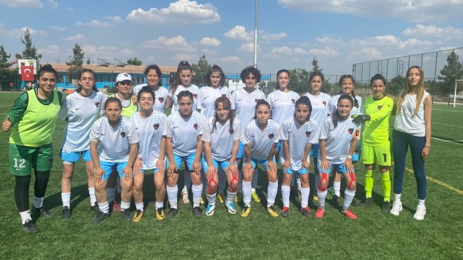 Van Büyükşehir Belediyespor Kadın Futbol Takımı yarı finale yükseldi