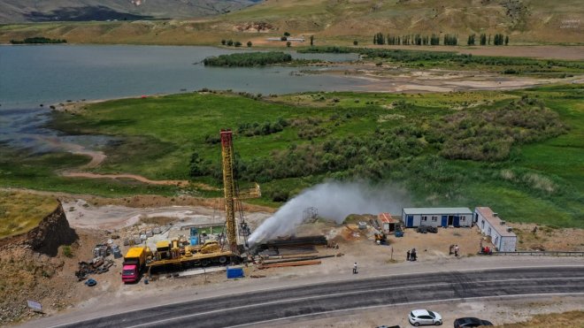 Van'da 750 metre derinlikte jeotermal su kaynağına ulaşıldı