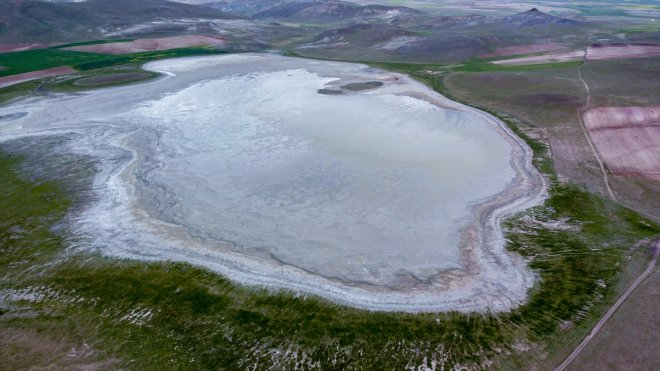 Van'da geçen yıl kuruyan Tuz Gölü, yağışlarla yeniden hayat buldu