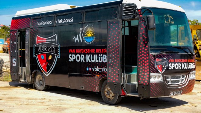 Van'da hurdaya ayrılan 5 midibüs onarılarak belediye filosuna kazandırıldı