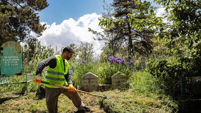 Van'da mezarlıklara bakım ve temizlik çalışması yapıldı