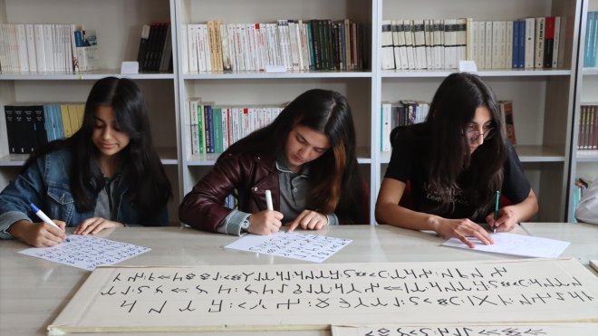 VAN - Öğrenciler atıl malzemelerden değişik objeler üretiyor1