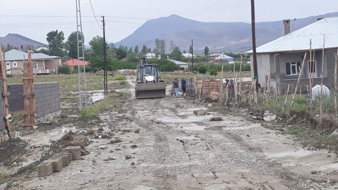 Van'da sağanak sonrası su taşkını yaşandı