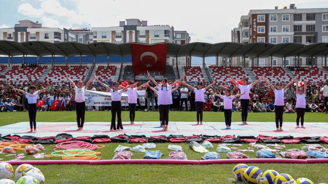 'Spor Van' yaz okulları törenle açıldı