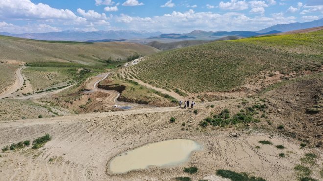 Van'da yapılan sulama kanalıyla 150 hektarlık alan suya kavuşturuldu