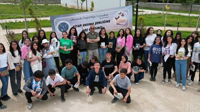 Yüksekova'da kitap okuma şenliği düzenlendi