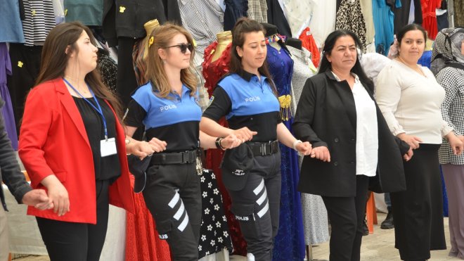 Yüksekova'da kursiyerlerin yaptığı ürünler sergilendi