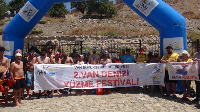 '2. Van Denizi Yüzme Festivali' sona erdi