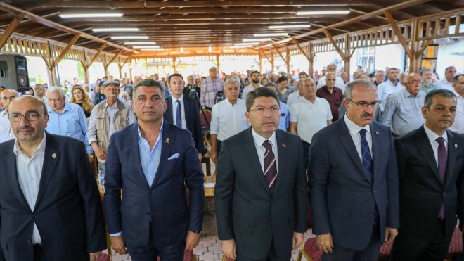 Adalet Bakanı Tunç, Elazığ'da cemevindeki Aşure Programı'nda konuştu: