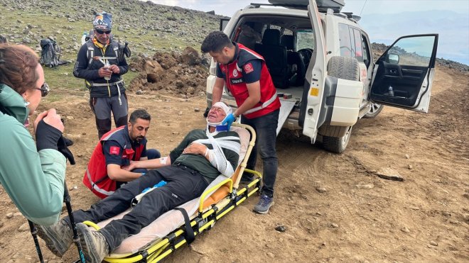 yabancı dağcı yaralanan düşerek alındı uyruklu tedavi Ağrı yaşındaki Dağı