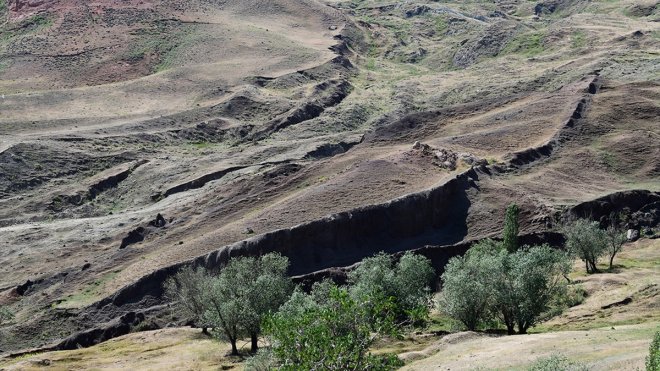Ağrı'da 'Nuh Tufanı'nın Ağrı Dağı'ndaki Arkeolojik İzleri' konuşuldu