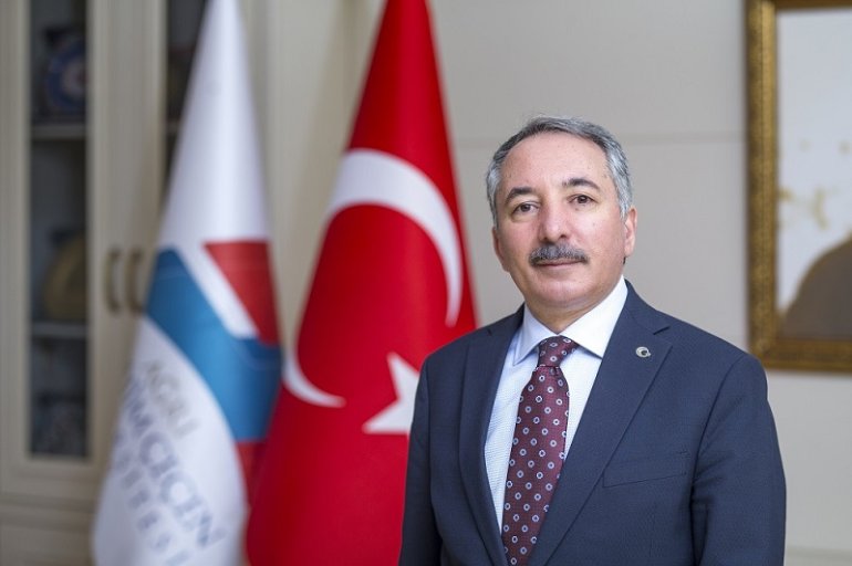 AİÇÜ Rektörü Prof. Dr. Abdulhalik Karabulut