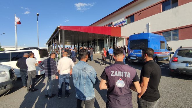 Ardahan'da traktör römorkundan düşen kişi öldü